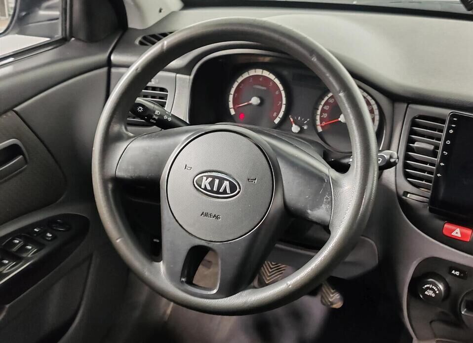 Kia Rio, II Рестайлинг 1.4 MT (97 л.с.)