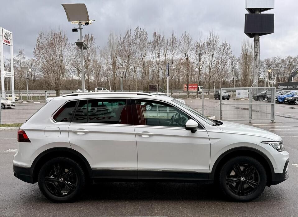 Volkswagen Tiguan, II Рестайлинг 2.0 AMT (180 л.с.) 4WD