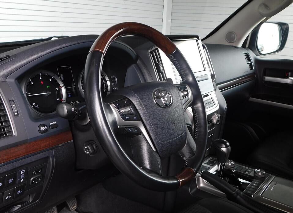 Toyota Land Cruiser, 200 Series Рестайлинг 2 4.5d AT (249 л.с.) 4WD