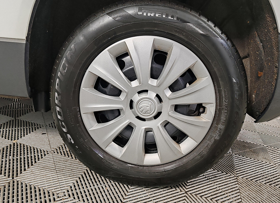 Skoda Karoq, I 1.6 AT (110 л.с.)