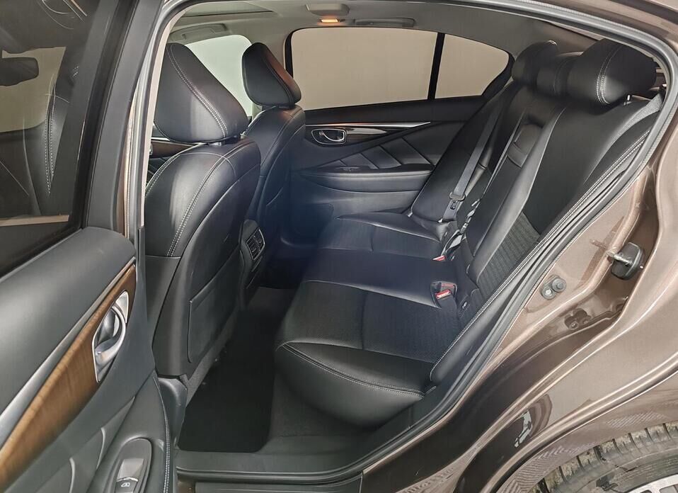 Infiniti Q50 2.0 AT (211 л.с.)