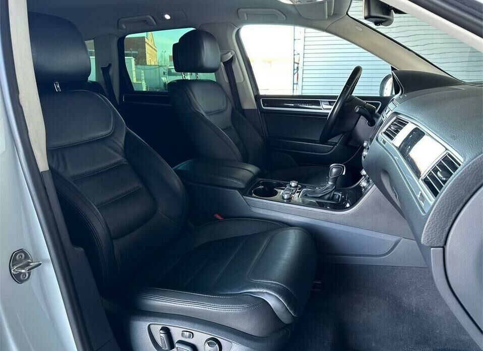 Volkswagen Touareg 3.0d AT (245 л.с.) 4WD