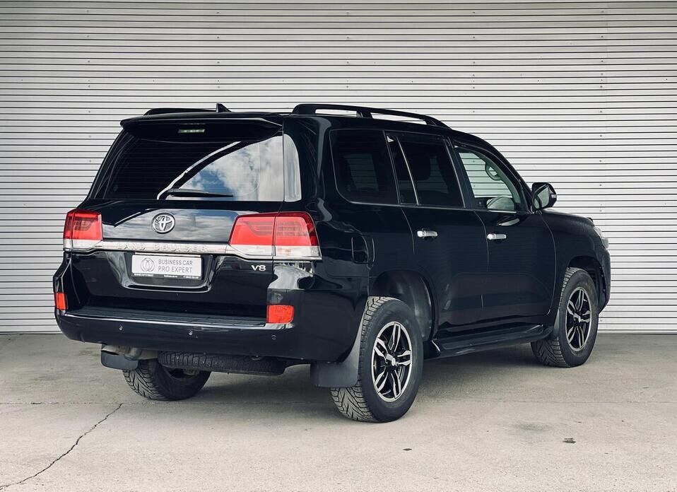 Toyota Land Cruiser, 200 Series Рестайлинг 2 4.5d AT (249 л.с.) 4WD