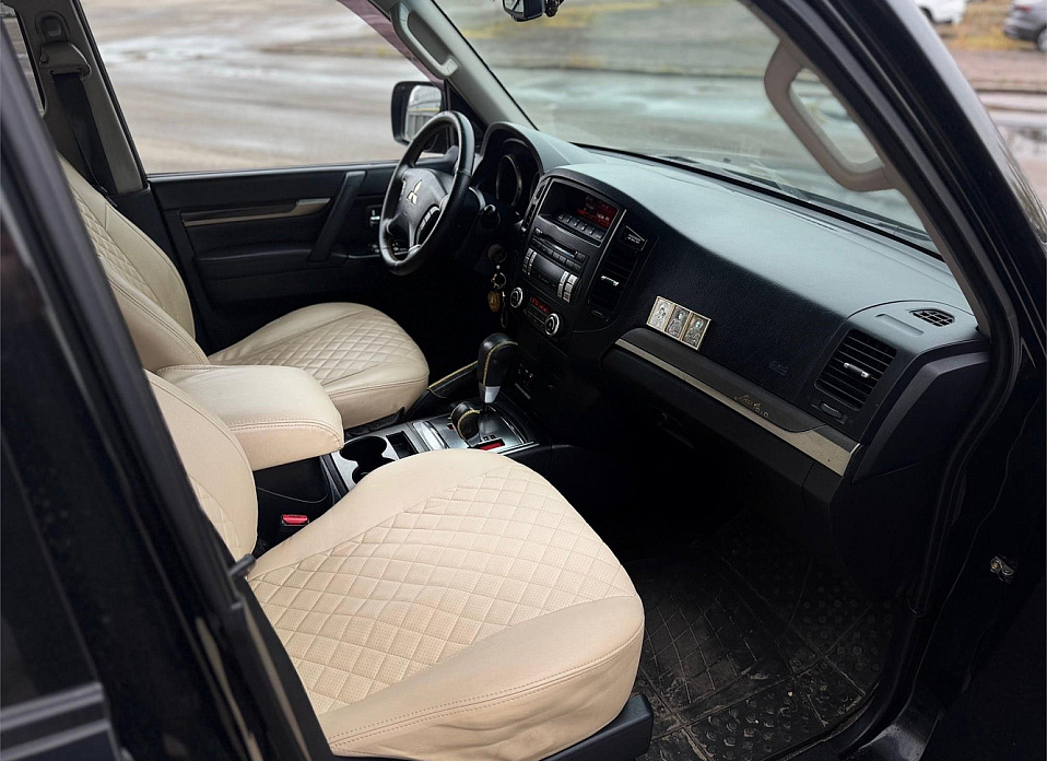 Mitsubishi Pajero, IV Рестайлинг 1 3.0 AT (178 л.с.) 4WD
