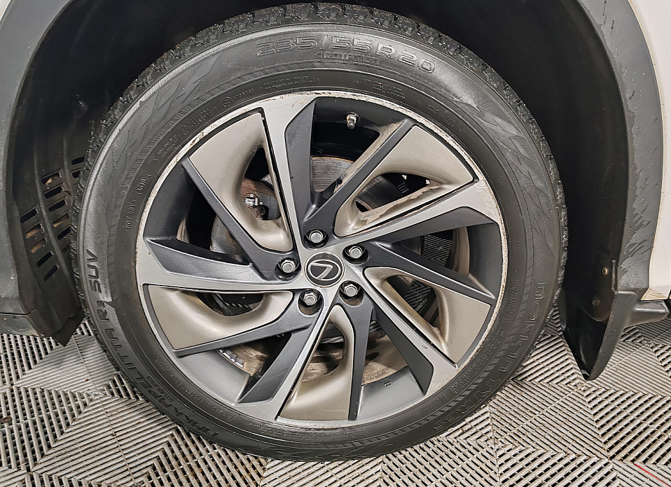 Lexus RX, IV 300 2.0 AT (238 л.с.) 4WD