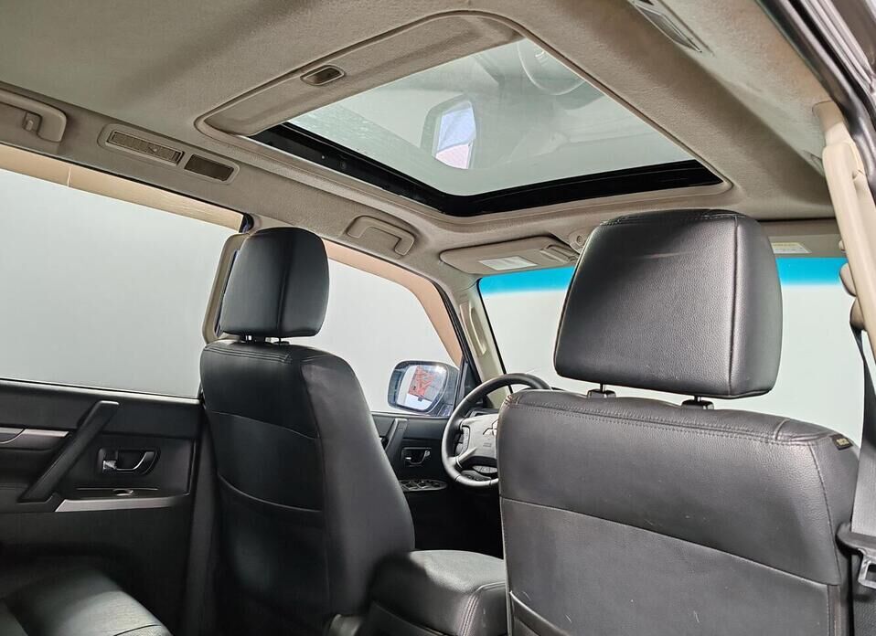 Mitsubishi Pajero, IV Рестайлинг 1 3.2d AT (200 л.с.) 4WD