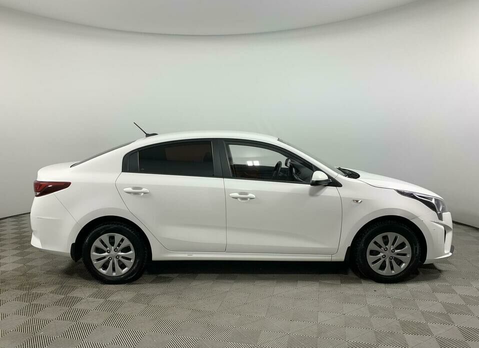 Kia Rio 1.6 AT (123 л.с.)