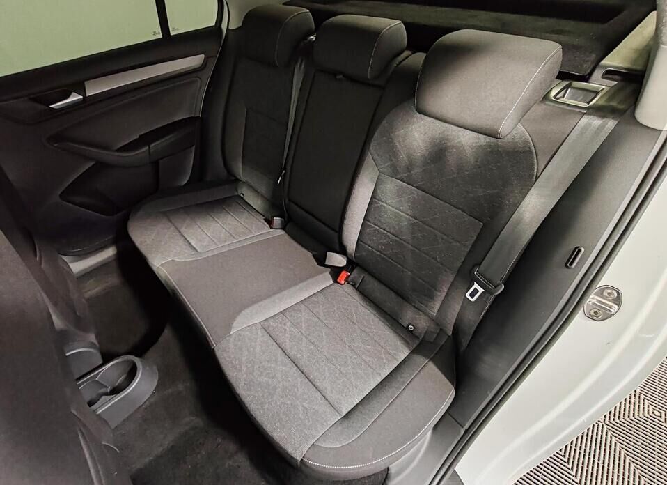 Volkswagen Polo, VI 1.4 AMT (125 л.с.)