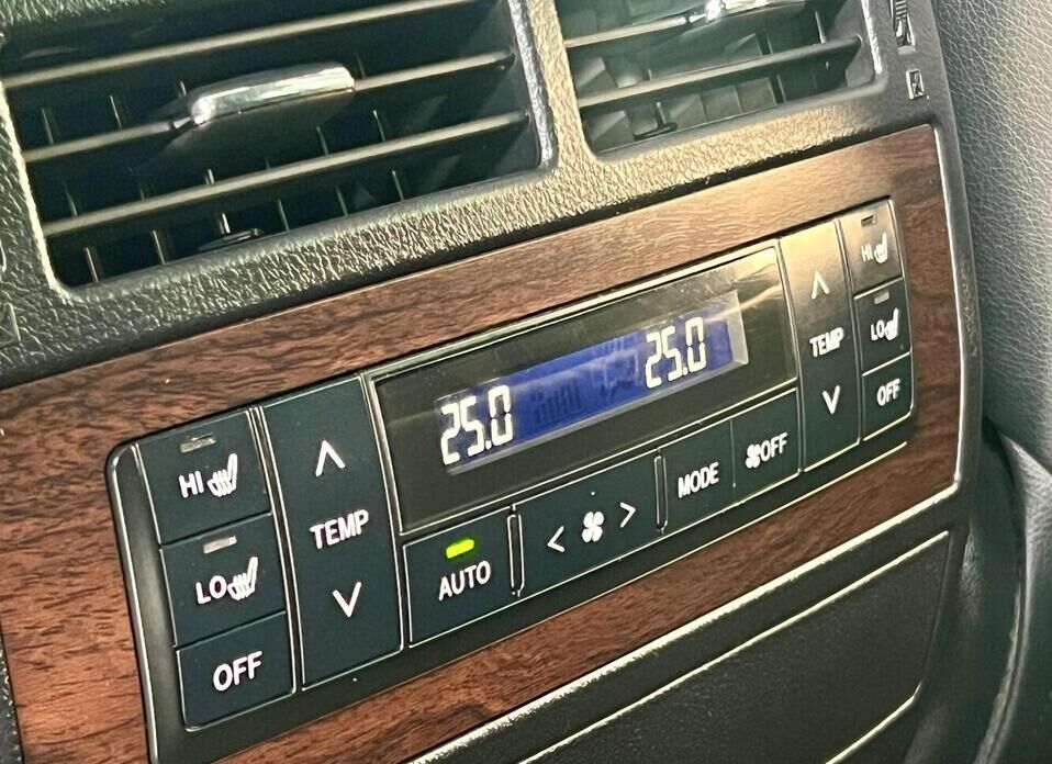 Toyota Land Cruiser, 200 Series Рестайлинг 2 4.5d AT (249 л.с.) 4WD