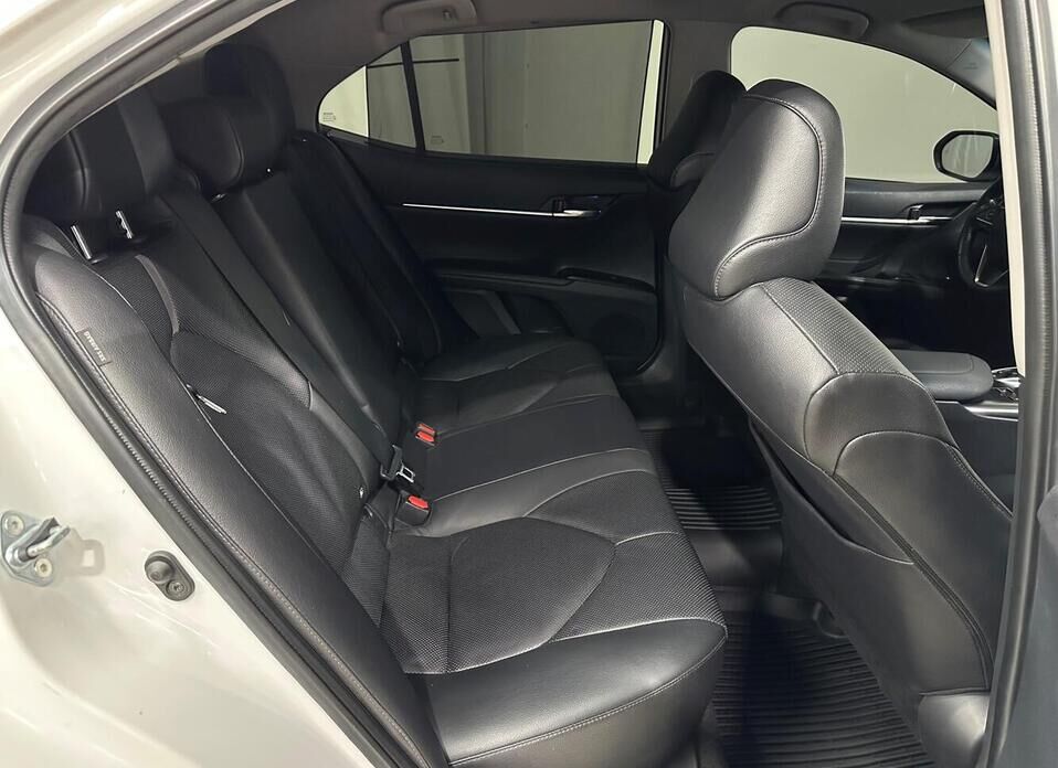 Toyota Camry 2.5 AT (200 л.с.)
