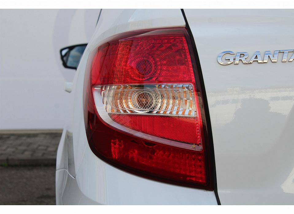 LADA (ВАЗ) Granta, I Рестайлинг 1.6 MT (90 л.с.)