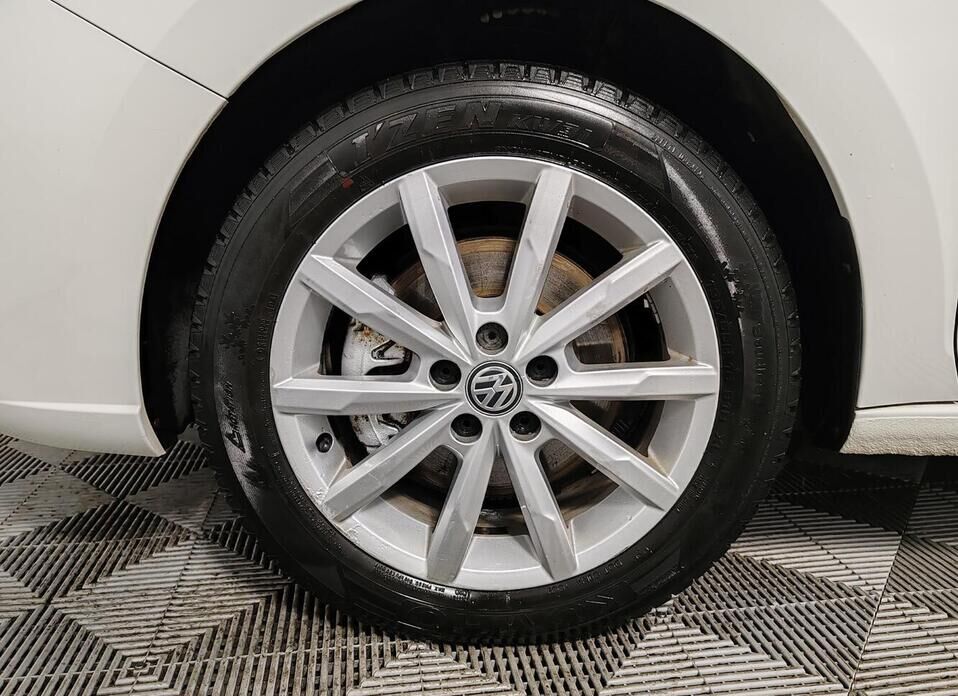 Volkswagen Polo, VI 1.4 AMT (125 л.с.)