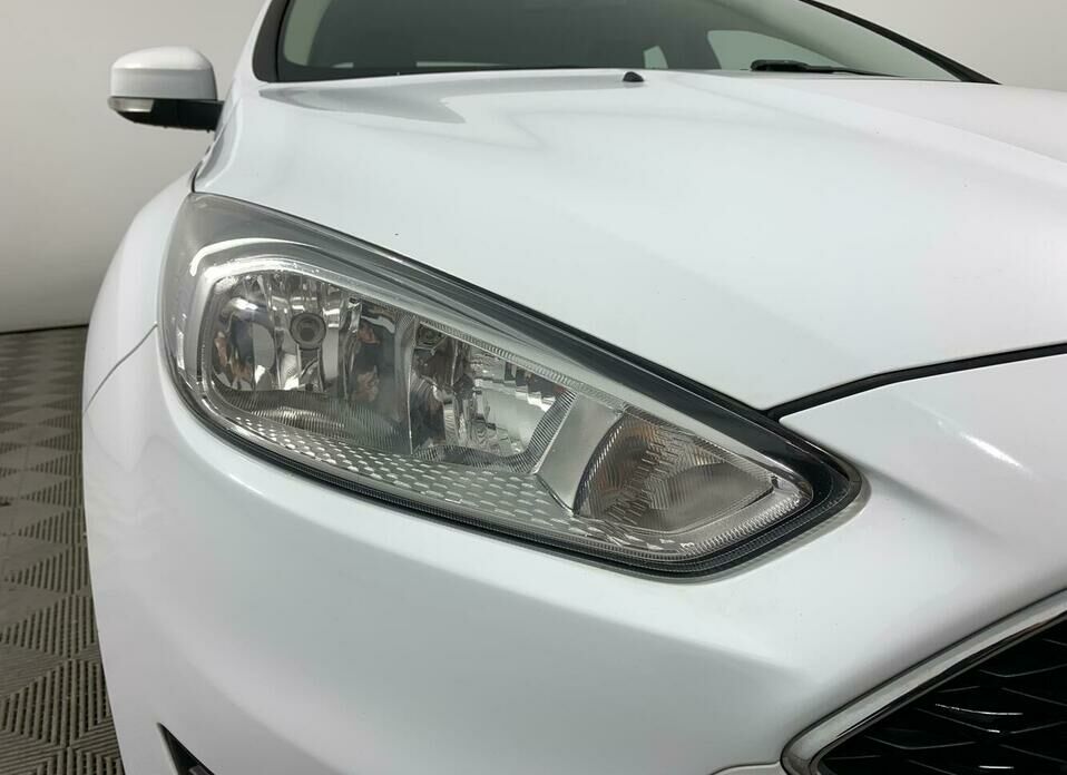 Ford Focus 1.6 MT (105 л.с.)