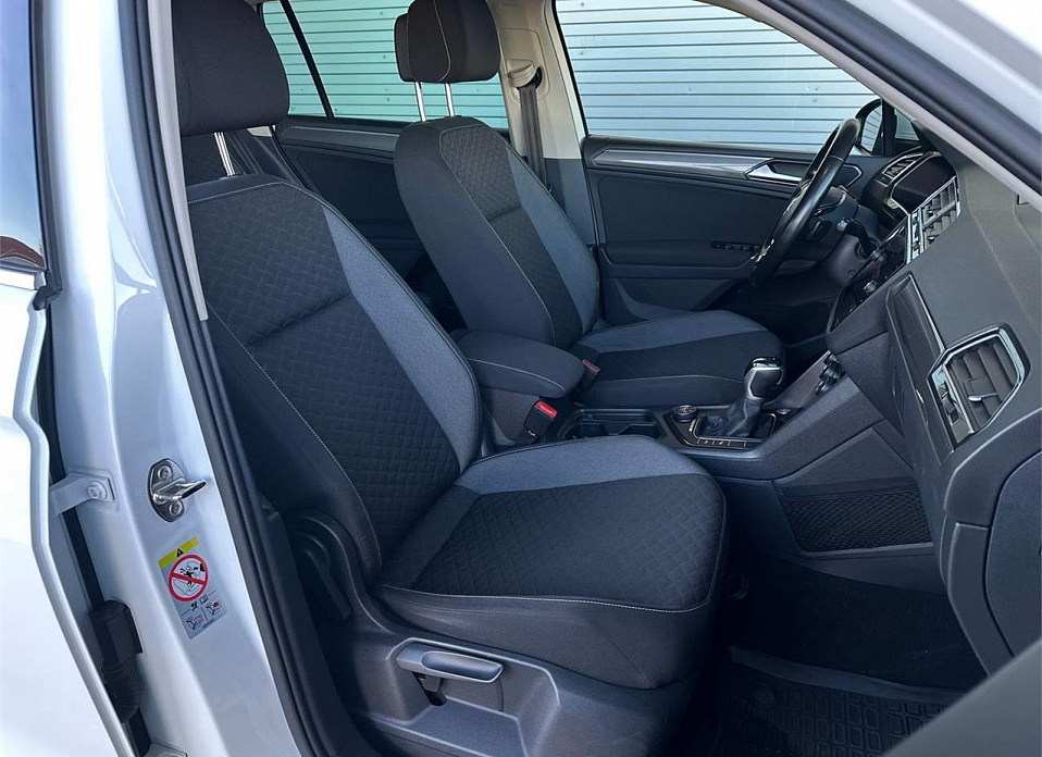 Volkswagen Tiguan, II 2.0d MT (150 л.с.) 4WD