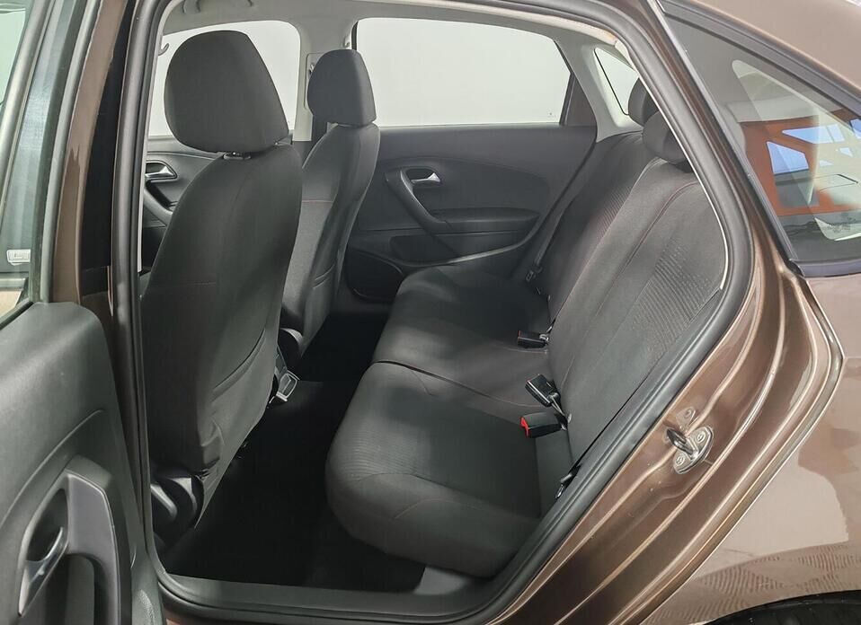 Volkswagen Polo, V Рестайлинг 1.6 AT (110 л.с.)