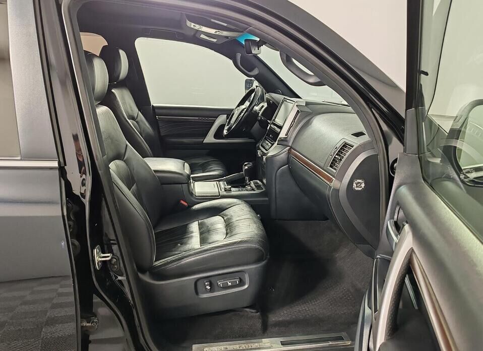 Toyota Land Cruiser, 200 Series Рестайлинг 2 4.5d AT (249 л.с.) 4WD