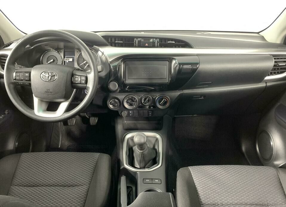 Toyota Hilux 2.4d MT (150 л.с.) 4WD
