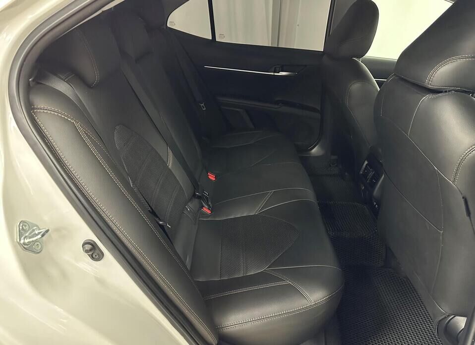 Toyota Camry 2.5 AT (181 л.с.)