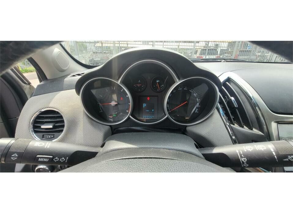 Chevrolet Cruze 1.8 AT (141 л.с.)
