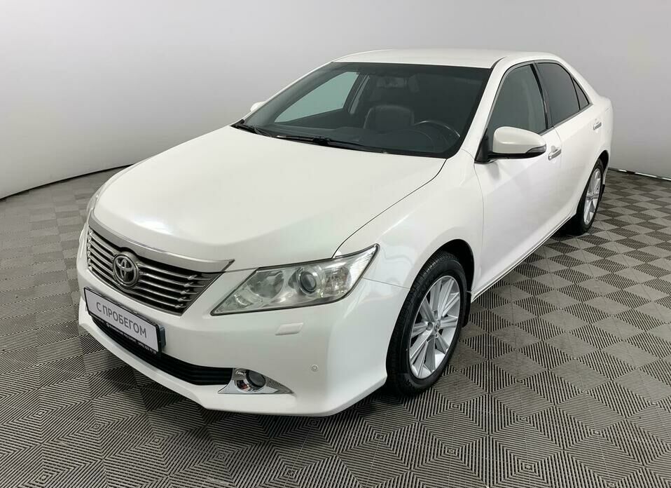 Toyota Camry 2.5 AT (181 л.с.)