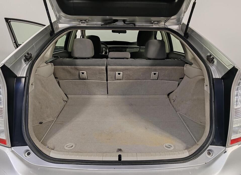 Toyota Prius, III (XW30) 1.8hyb AT (99 л.с.)