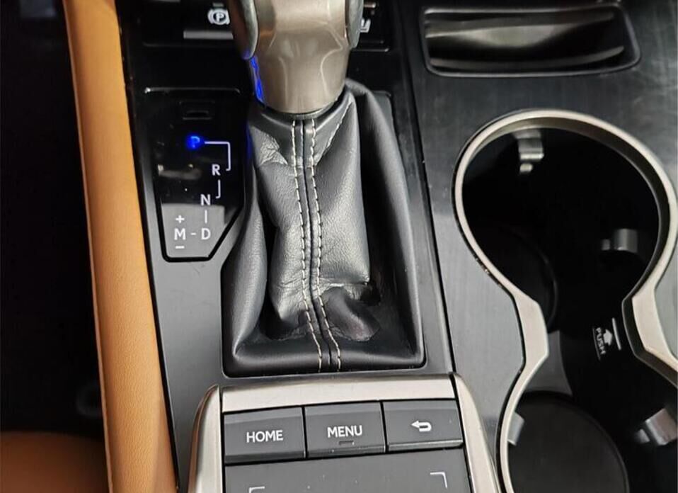 Lexus RX, IV Рестайлинг 300 2.0 AT (238 л.с.) 4WD