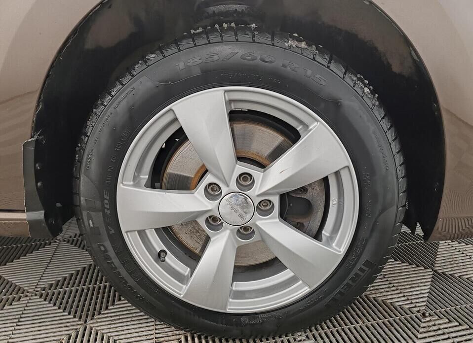 Volkswagen Polo, V Рестайлинг 1.6 AT (110 л.с.)