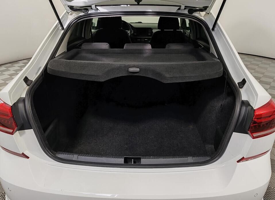 Volkswagen Polo, VI 1.4 AMT (125 л.с.)