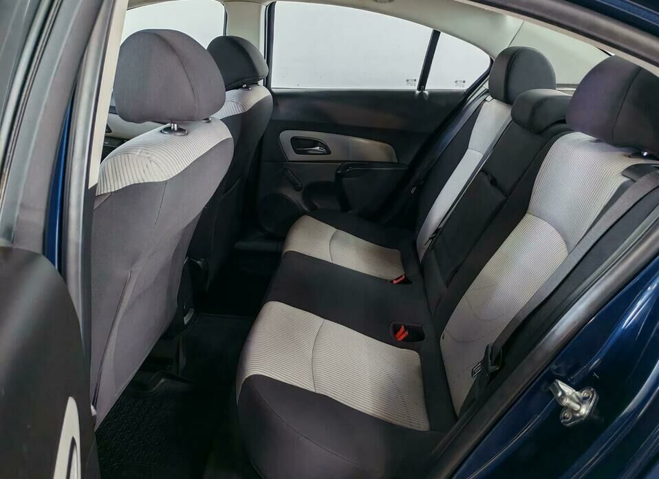 Chevrolet Cruze 1.6 AT (109 л.с.)