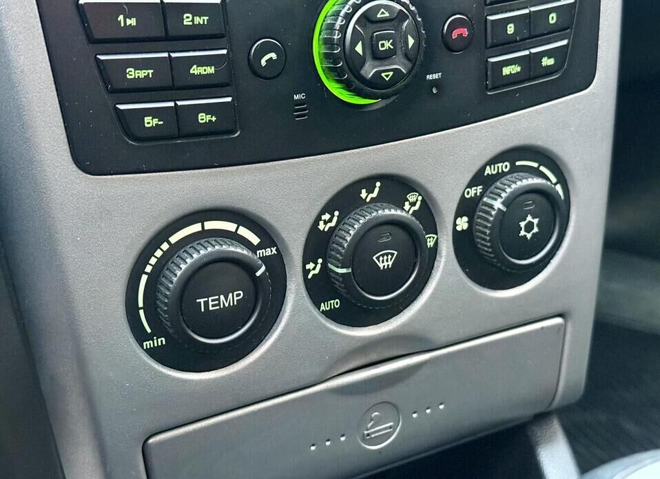 LADA (ВАЗ) Priora, I 1.6 MT (98 л.с.)