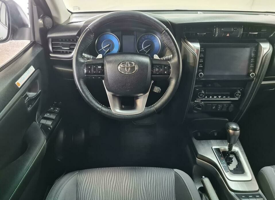 Toyota Fortuner 2.8d AT (200 л.с.) 4WD