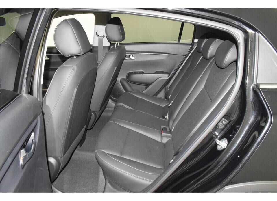 Kia Rio X-Line 1.6 AT (123 л.с.)