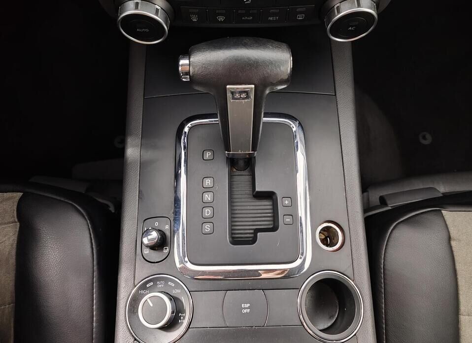 Volkswagen Touareg, I Рестайлинг 2.5d AT (174 л.с.) 4WD