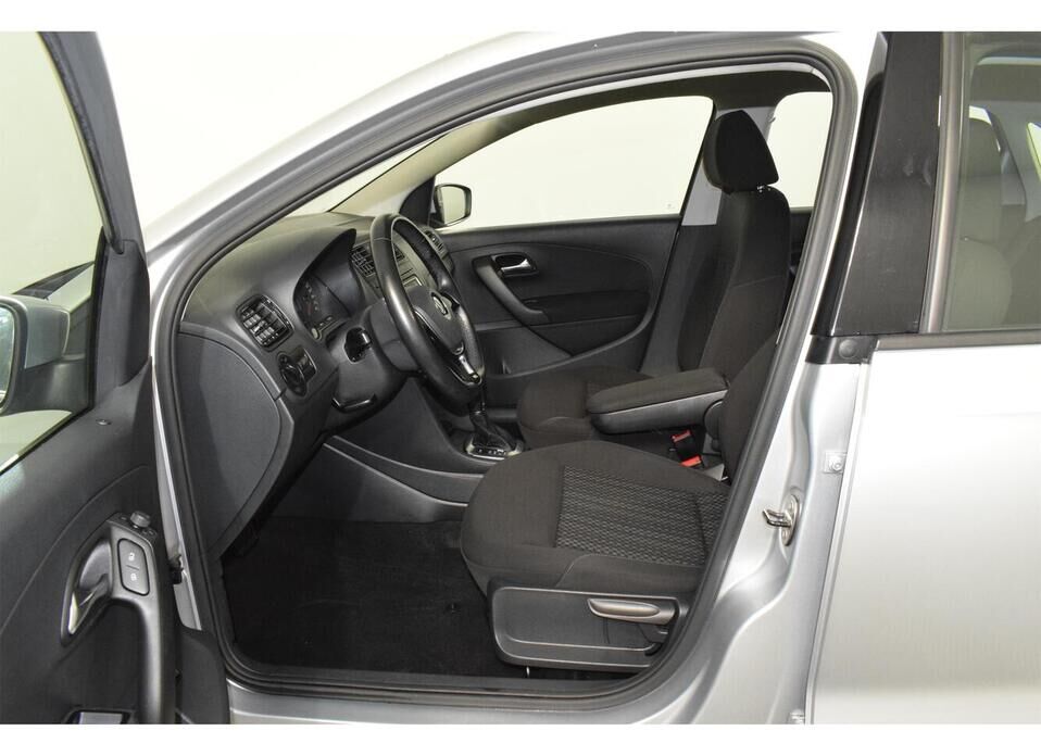 Volkswagen Polo, V Рестайлинг 1.6 AT (110 л.с.)