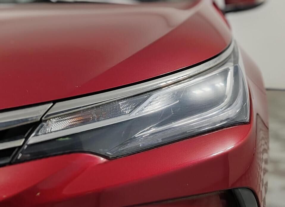 Toyota Corolla, XI (E160, E170) Рестайлинг 1 1.6 CVT (122 л.с.)