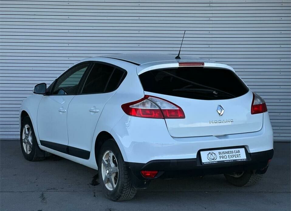 Renault Megane 1.6 MT (106 л.с.)