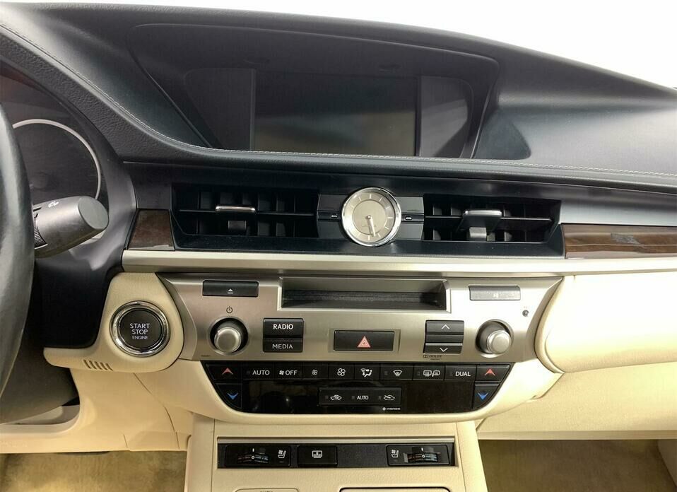 Lexus ES 250 2.5 AT (184 л.с.)