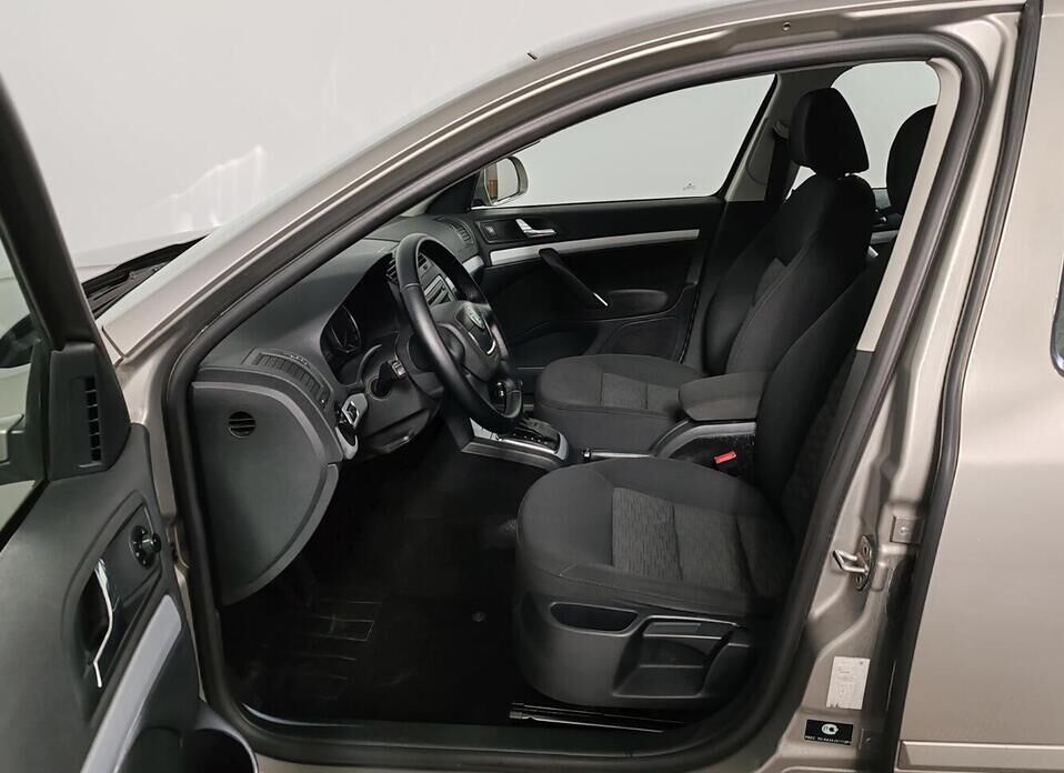 Skoda Octavia, II (A5) Рестайлинг 1.4 AMT (122 л.с.)