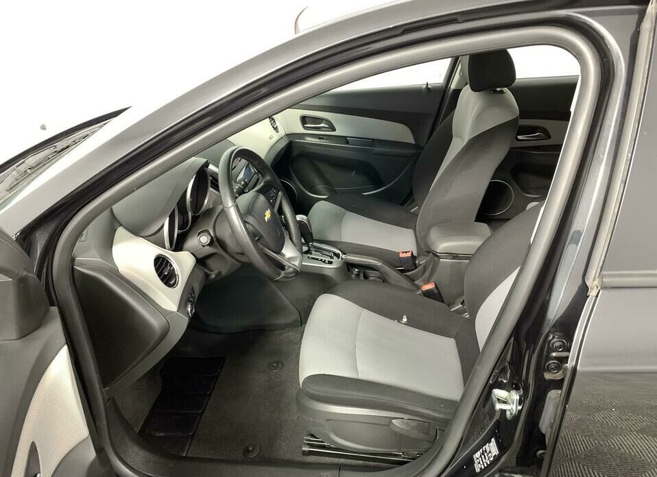 Chevrolet Cruze 1.6 AT (109 л.с.)