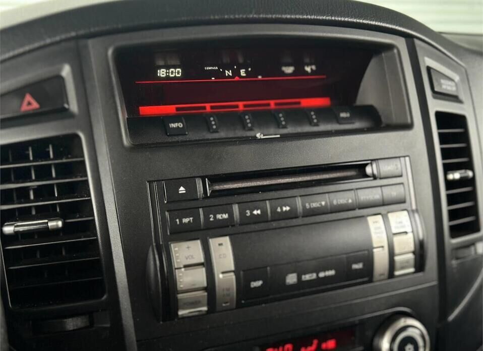 Mitsubishi Pajero, IV Рестайлинг 1 3.0 AT (178 л.с.) 4WD