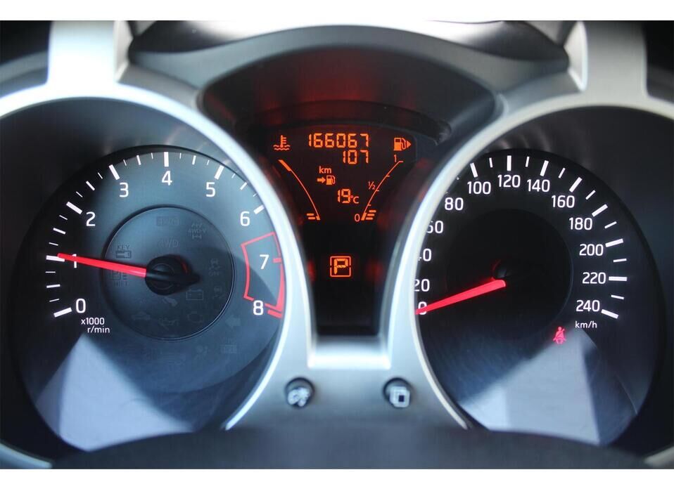 Nissan Juke, I 1.6 CVT (117 л.с.)
