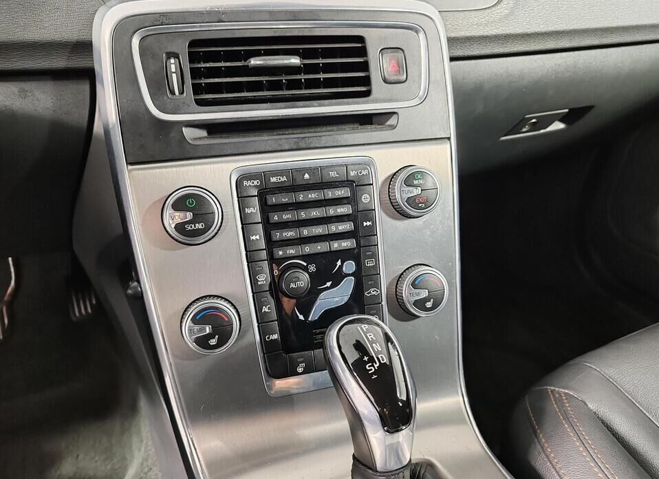 Volvo S60 Cross Country 2.0 AT (245 л.с.) 4WD