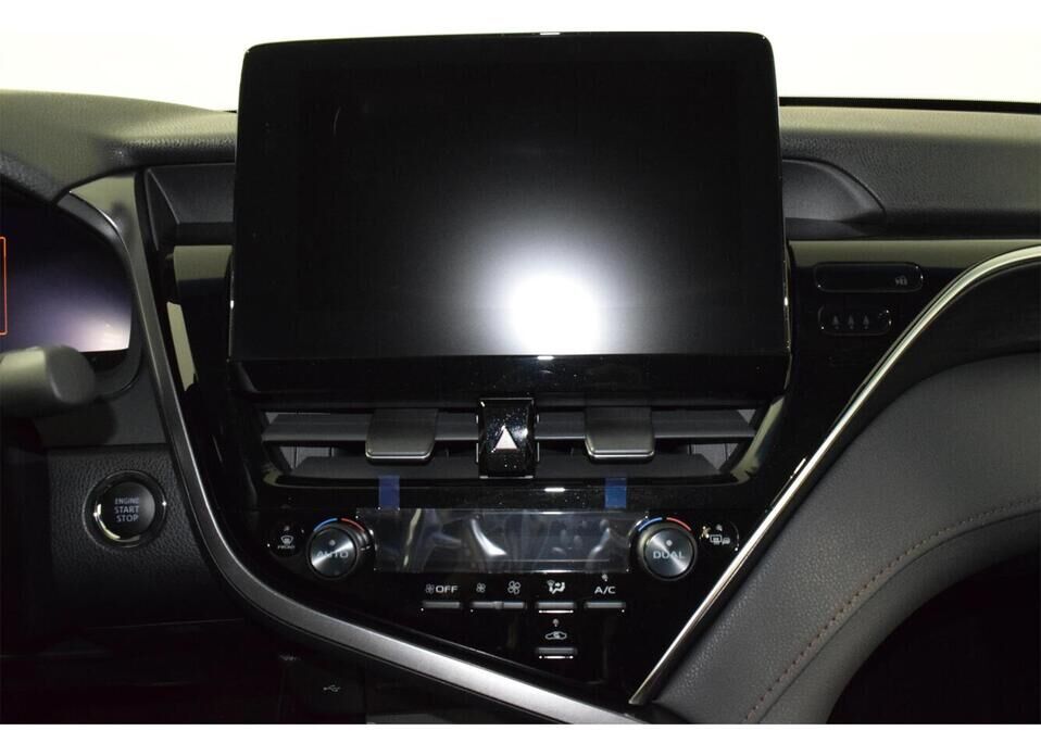 Toyota Camry, VIII (XV70) Рестайлинг 2.5 AT (209 л.с.)