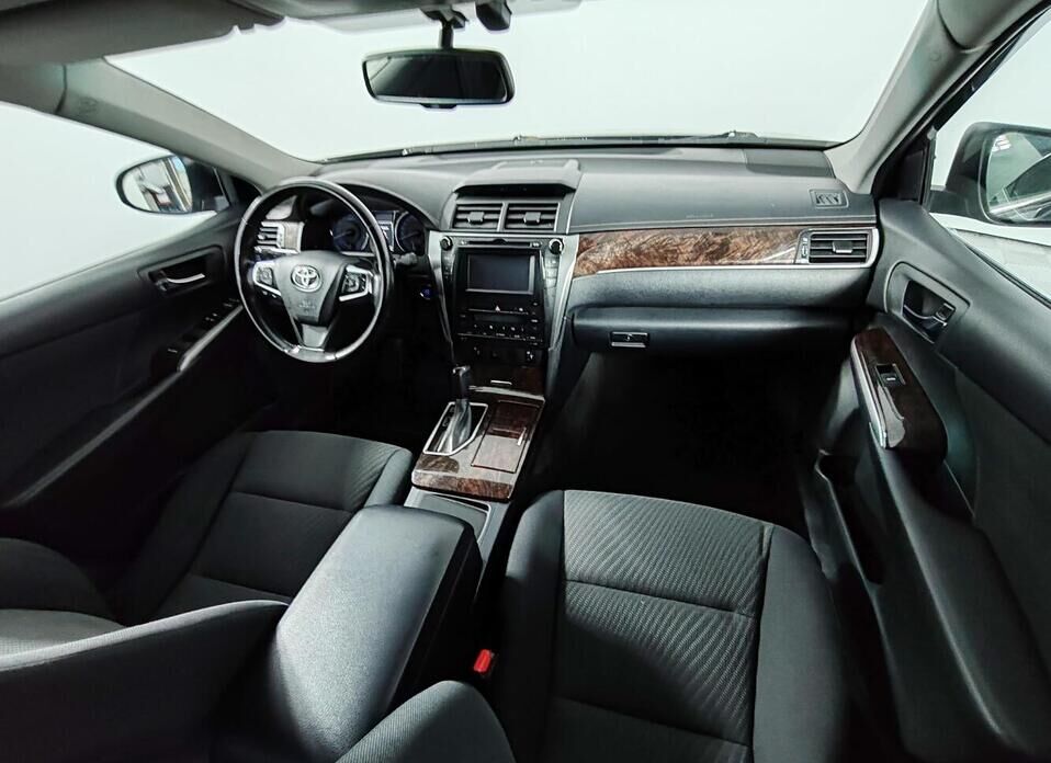Toyota Camry 2.5 AT (181 л.с.)