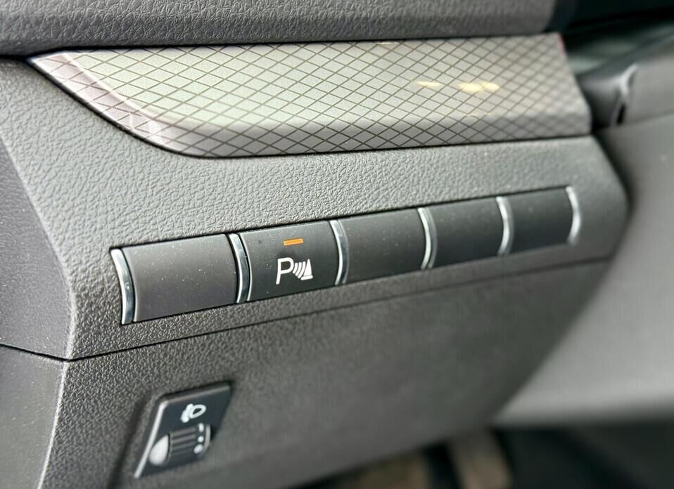 LADA (ВАЗ) Vesta, I Рестайлинг (NG) Cross 1.8 CVT (122 л.с.)