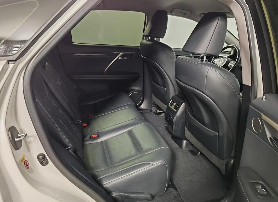 Lexus RX, IV 200t 2.0 AT (238 л.с.) 4WD