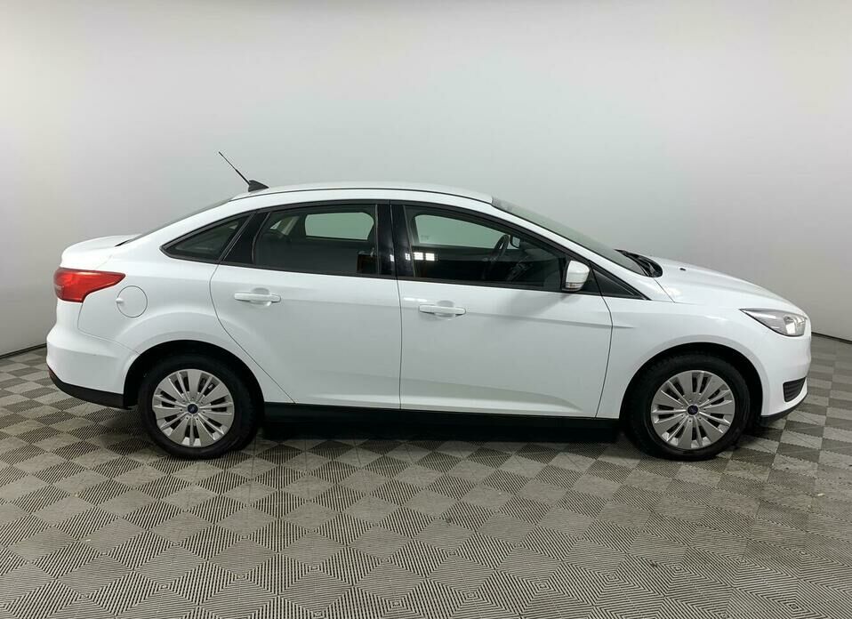 Ford Focus 1.6 MT (105 л.с.)