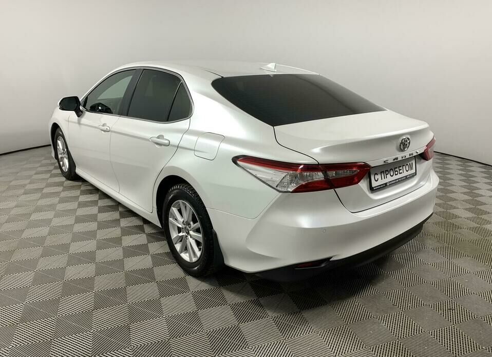 Toyota Camry 2.5 AT (181 л.с.)