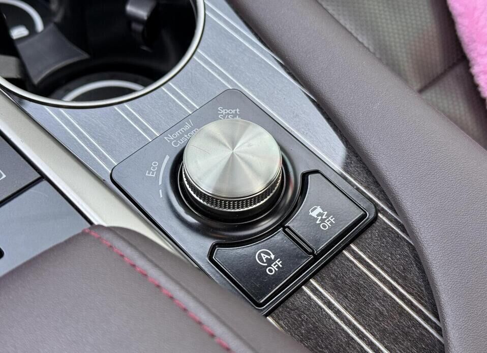 Lexus RX, IV Рестайлинг 300 2.0 AT (238 л.с.) 4WD