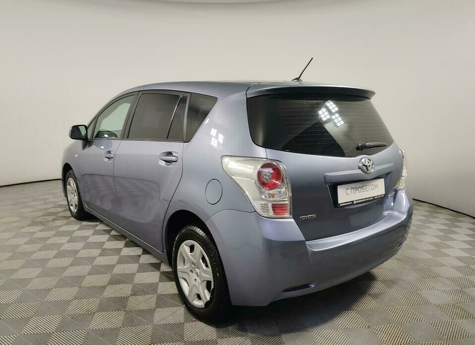 Toyota Verso 1.8 CVT (147 л.с.)